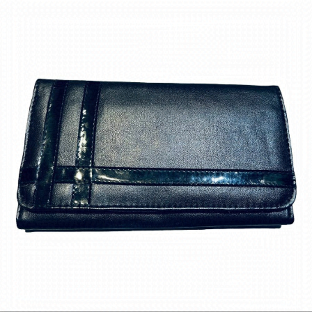 𝅺avon Multi Compartment Trifold Wallet Black